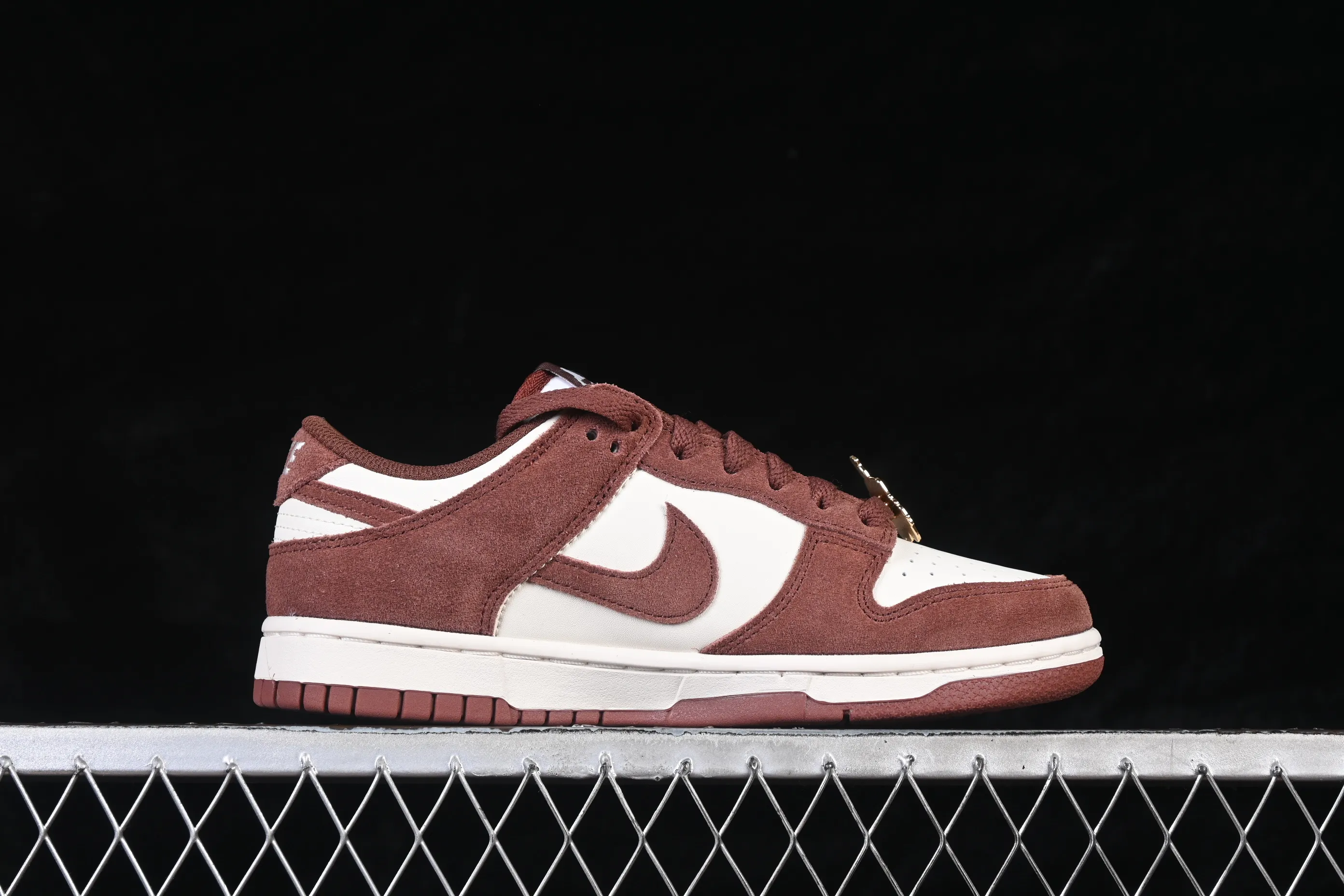 All Categories Nk SB Dunk Series Nk SB Dunk Low Low-top sneakers Nike SB Dunk Low Year of the Horse Dark brown white Low-top casual sneakers IB4417-104